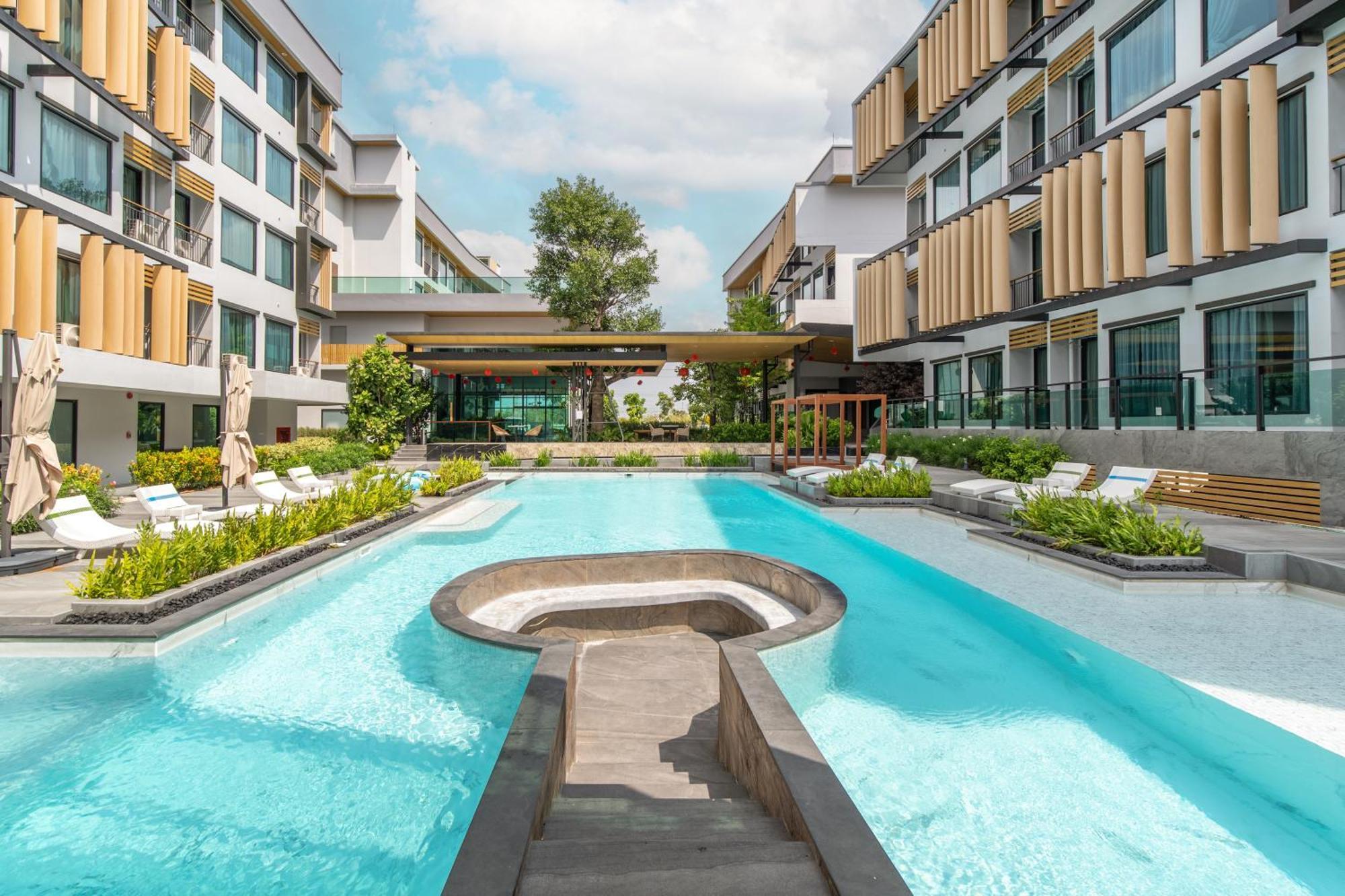 Crystal Srivaree Suvarnabhumi Hotel Ban Khlong Bang Krathiam Exterior photo